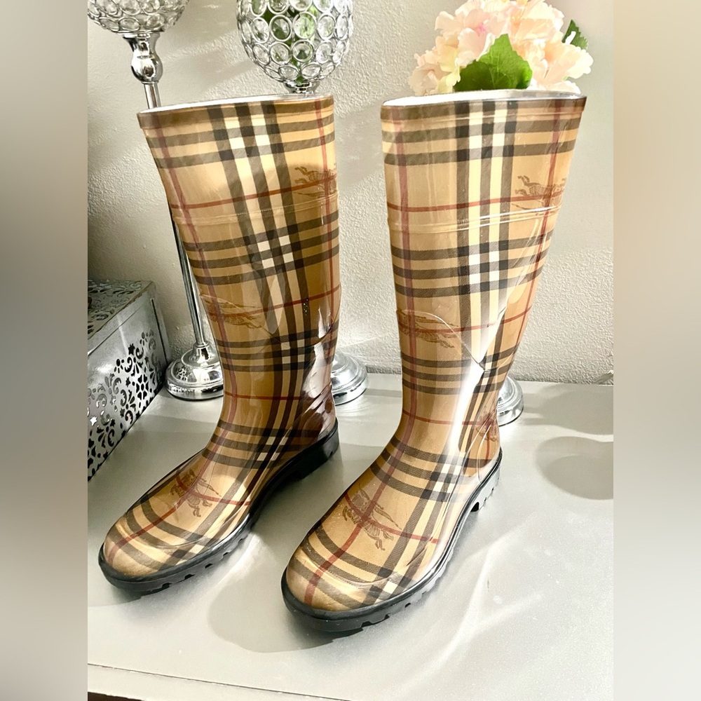 Burberry Tall Rainboots Woman US Size 7